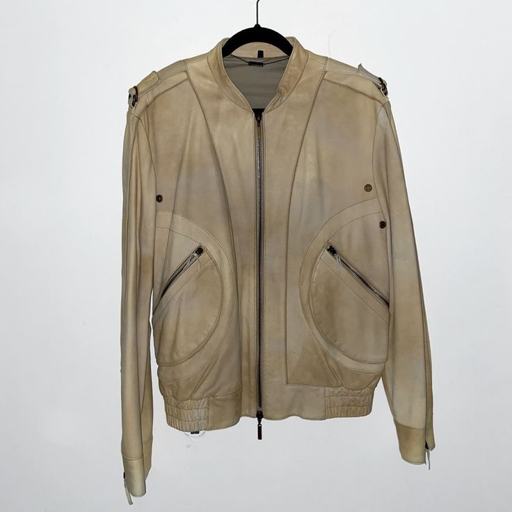 Made In Italy In Pristine Vintage Condition Biker Style Bomber Rider Jacket Rare Find Custom Natural Sun Faded Fit M-L Boxy 19” Shoulders 37” Sleeves Designer Brown Leather Jacket For Spring, Beige Leather Biker Jacket For Work, Cream Long Sleeve Leather Jacket, Cream Leather Jacket With Long Sleeves, Beige Leather Jacket With Zipper Closure, Cream Leather Long Sleeve Jacket, Luxury Beige Long-sleeve Leather Jacket, Luxury Beige Long Sleeve Leather Jacket, Luxury Long Sleeve Beige Leather Jacket