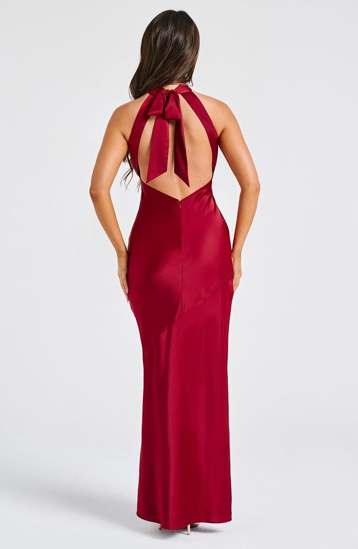 Here's to the nights you will remember because of the fits you won't forget. You will be unforgettable in Etta, our luxe maxi made from bias cut satin that skims beautifully over the body. The dress is completely backless with a high neck and an oversized tie neck detail. Elevate any look with Etta, platform heels and a sleek knot. 



Colour: Wine.

Luxury bias cut satin.

High neckline.

Backless detail.

Skims over the figure.

Flares gently at the hem.

Maxi length.

Model is an XS and is we Wine Luxury, Homecoming Dresses Corset, White Dress Spring, Be Unforgettable, Midi Dress Wedding Guest, Long Sleeve Homecoming Dresses, Dresses Flowy, Split Long Dress, The Nights