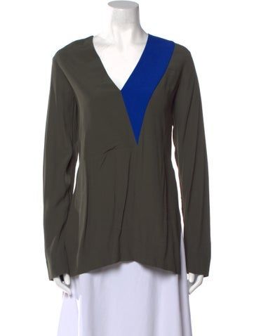 Dion Lee BlouseGreenLong Sleeve with V-NeckDesigner Fit: Tops by Dion Lee typically fit true to size. V-neck Blouse For Layering, Blue V-neck Blouse For Layering, Dion Lee, Sleeve Blouse, Long Sleeve Blouse, Top Outfits, V Neck, Clothes For Women, Long Sleeve