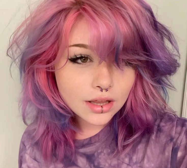 Faded Magenta Hair, Hair Dye Inspo Colorful, Green Eyes Purple Hair, Curly Purple Hair Highlights, Haircolor Ideas 2020 Summer, Pink Roots Purple Ends, Multicolored Hair Highlights, Multi Color Short Hair, Hair Color Ideas Pink And Purple