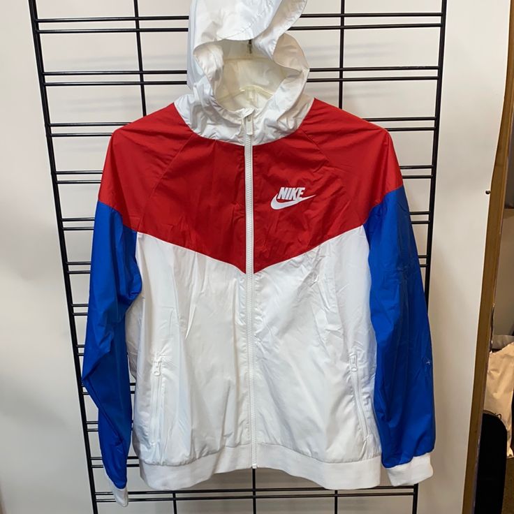 Nike Xl Boys Jacket Nwt White Track Jacket With Pockets For Outdoor, White Outdoor Track Jacket With Pockets, Nike White Windbreaker For Winter, Nike White Winter Windbreaker, Sports White Windbreaker With Pockets, White Sports Windbreaker With Pockets, White Sportswear Windbreaker For Outdoor, White Sportswear Outerwear For Outdoor, White Sportswear Outerwear With Pockets