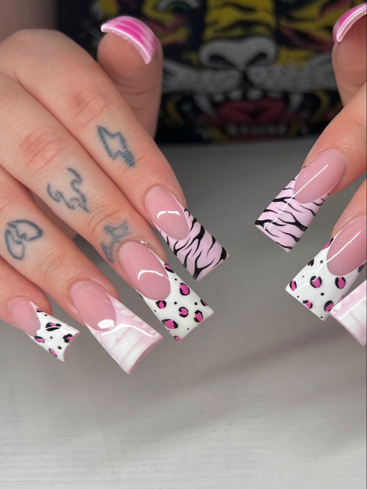 French Tip Acrylic Nails Y2k, Y2k Short Nail Designs, Duck Nail Inspiration, Pink Y2k Nails Acrylic, Duck Style Nails, Cheetah And Zebra Print Nails, Short Animal Print Nails, Medium Length Duck Nails, Y2k Duck Nails Short