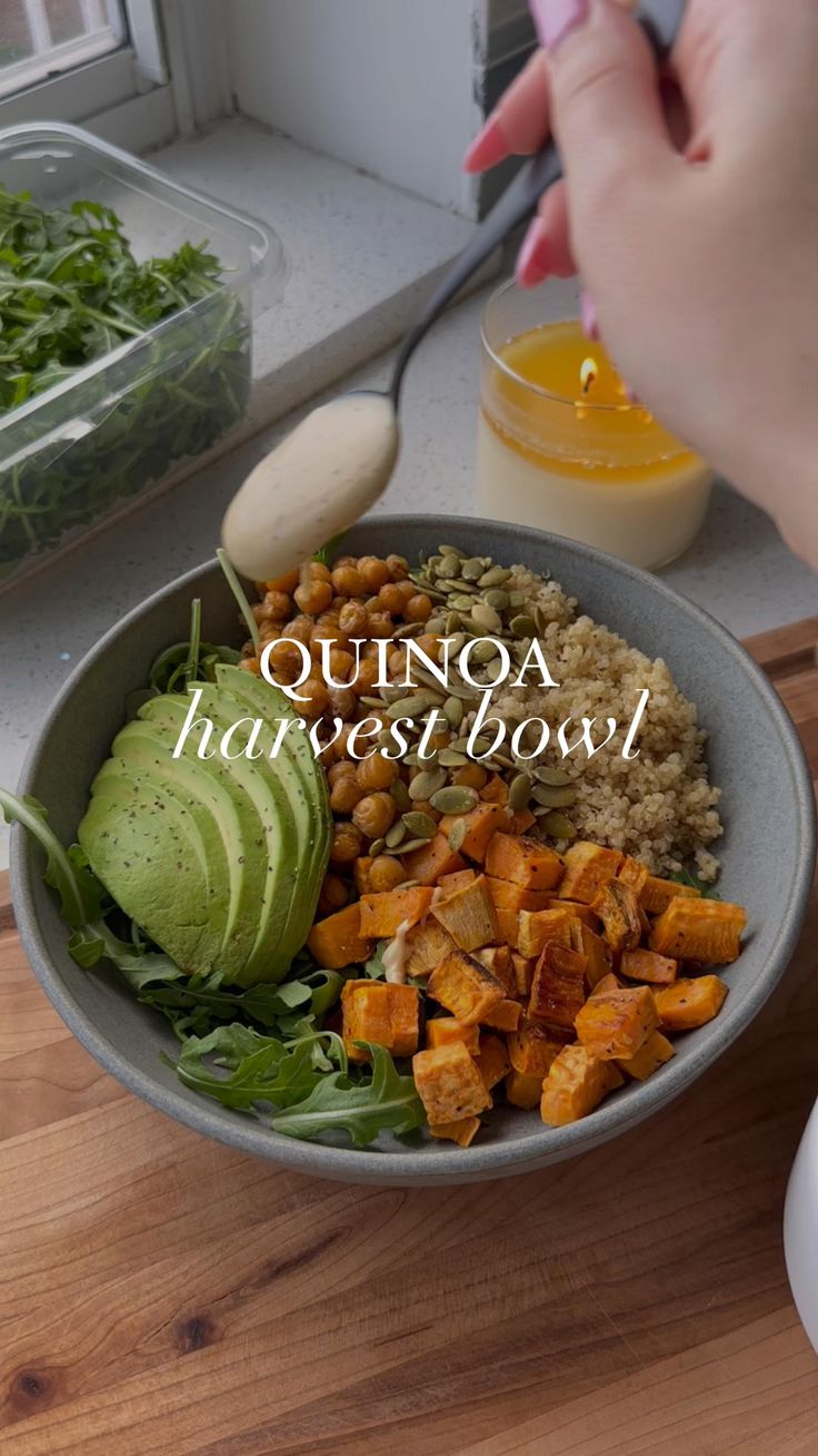 Quinoa Harvest Bowl with Roasted Vegetables Harvest Bowl, Resep Smoothie, Plats Healthy, Healthy Bowls Recipes, Harvest Salad, Healthy Bowls, Vegan Dinner Recipes, Healthy Salad Recipes, Healthy Meal Prep