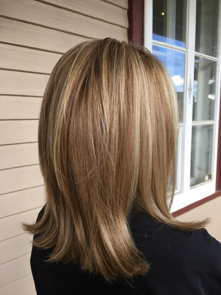 Caramel Blonde Hair, Bright Blonde Hair, Layered Hair With Bangs, Haircuts For Medium Length Hair, Dirty Blonde Hair, Brown Hair With Blonde Highlights, Medium Long Hair, Blonde Hair Shades, Hair Affair