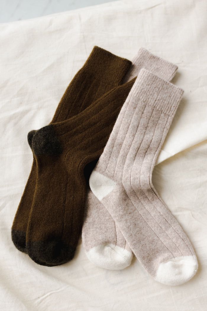 Le Bon Shoppe classic cashmere socks in tan fawn. Vintage-esque Cashmere blended socks with a wide ribbing detail and tonal contrasting heel and toe. This elegant and classic sock will be your go to gal during the colder season. 24% cashmere, 27% superfine wool, 27% nylon, 20% polyester, 2% spandex. Made in South Korea. PIPE AND ROW Dress Socks Women's, Cozy Socks Aesthetic, Elegant Socks, Socks Ideas, Aesthetic Socks, Brown Socks, Lost Socks, Vintage Socks, Clothing Wishlist