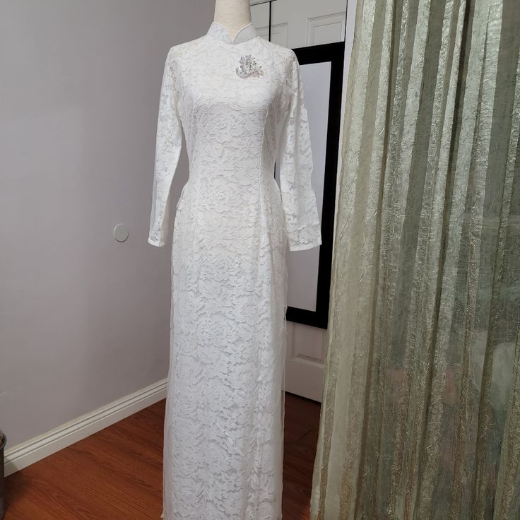 Ao Dai Measurements Bust 88-90cm Waist 74-76cm, Brand New Nwot. Lace Material And Chiffon. Total 6 Layers, 3front 3back Beautiful Ao Dai For Wedding Vintage White Dress For Banquet, Formal White Long Sleeve Wedding Dress, Elegant White Wedding Dress For Ceremony, Elegant White Full-length Dress, White Lace Dress With Fitted Bodice For Wedding, Elegant Long Sleeve White Wedding Dress, Elegant White Long Sleeve Wedding Dress, Elegant Full-length Wedding Dress, Long Sleeve Lace Wedding Dress For Banquet