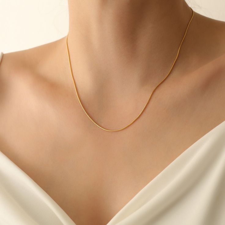 14K Gold Snake Chain Necklace, Choker Herringbone Necklace, Snake Chain Necklace | Silver, Gold, Rose Gold 👀 ❤️The model is wearing the necklace in 16 inches length. ❤️Product Details ❤️Handmade / Handcrafted Fine Jewelry ❤️Metal:14K Gold Filled ❤️Chain Width: Approx. 3mm Colors: Silver Gold Rose Gold Other styles are available in our shop at https://www.etsy.com/shop/GoldPersonalized?ref=seller-platform-mcnav Please contact us if you have any questions or requests/ideas for our shop, we'd love Gold Clavicle Chain Charm Necklace With Snake Chain, Clavicle Charm Necklace With Snake Chain, Snake Chain Necklace Gold, Necklace Snake Chain, Painted Mirror, Beach Instagram Pictures, Necklace Snake, Chain Necklace Silver, Beach Instagram