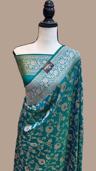 Katan Silk Sarees — Page 6 — The Handlooms Banarasi Border Design, Banarasi Saree Look For Wedding, Banarasi Saree Wedding, Banarasi Silk Saree Bridal, Saree Border Designs, Benaras Sarees, Banaras Silk Saree, Kanchi Saree, Asian Wedding Dress Pakistani