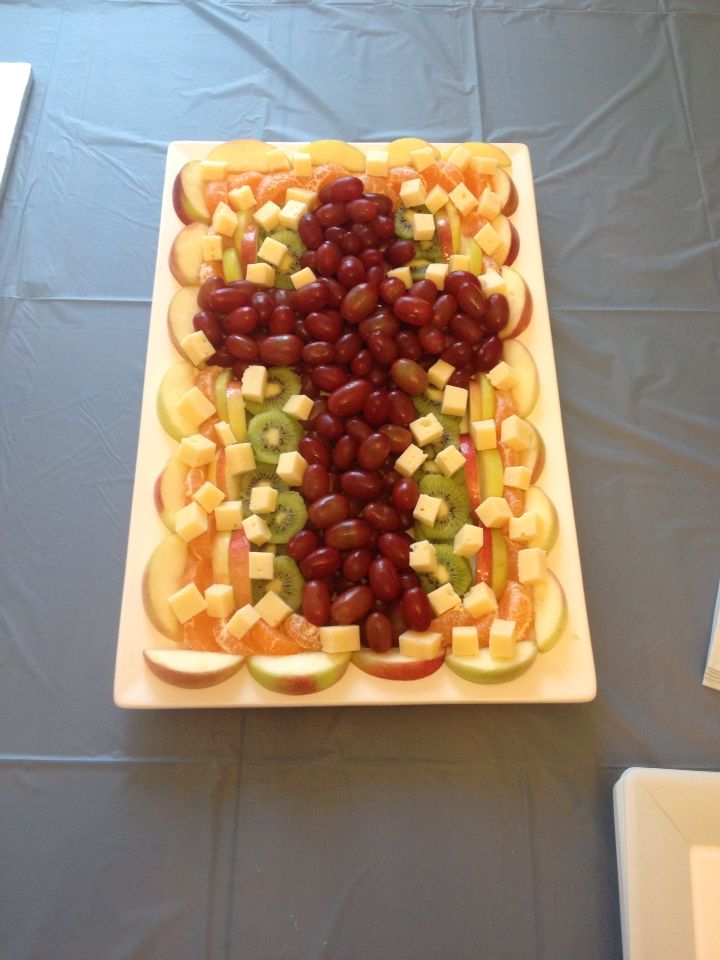 grapes, apples and pears arranged in the shape of a cross on a platter