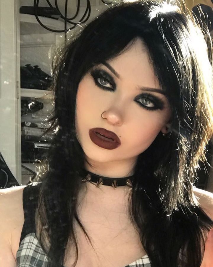 Romantic Goth Makeup, Grungy Makeup, Maquillage Goth, Goth Eye Makeup, Vampy Makeup, Dark Makeup Looks, Black Eye Makeup, Vampire Bride, Color Eye Shadow