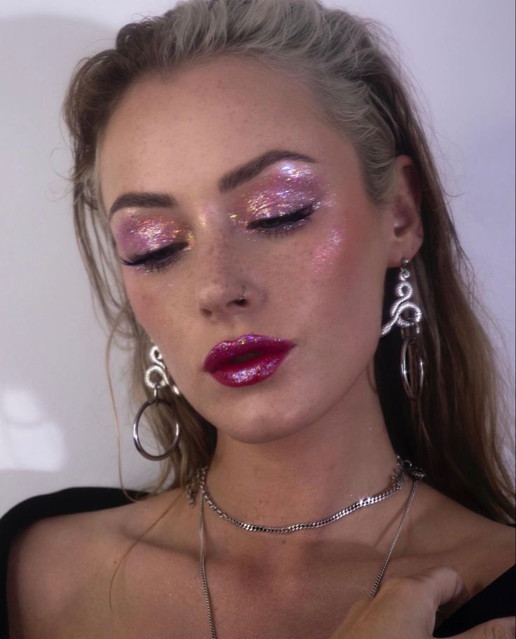 Brazilian Nuts, Summer Night Out Outfit, Pink Glitter Makeup, Bella Hadid Aesthetic, Date Night Aesthetic, Alix Earle, Summer Date Night Outfit, Y2k Beach, Fashion Bella