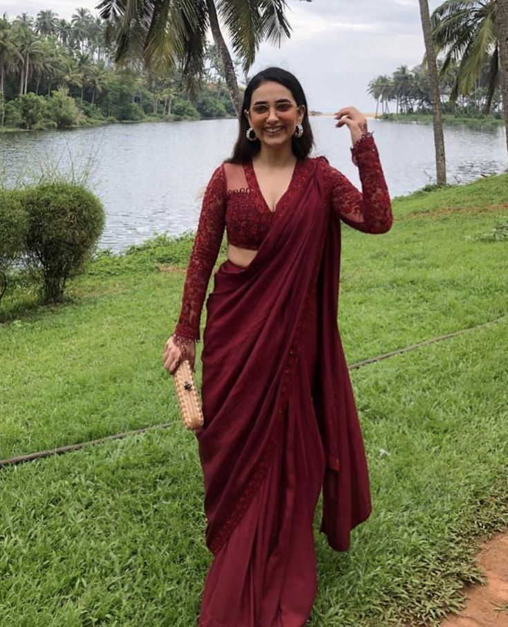 Saree For Warm Skin Tone, Saree Blouse Ideas Modern, Wine Red Saree For Farewell, Wine Colour Saree For Farewell, Convocation Saree Graduation Indian, Wine Saree Look, Full Sleeve Blouse Designs Saree, Modern Saree Look For Wedding, Maroon Saree Look