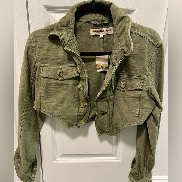 Free People Cropped Army Green Jacket, Never Worn! Cropped Cargo Jacket, Cropped Cotton Utility Jacket For Fall, Cropped Cotton Jacket For Fall, Casual Green Cropped Jacket For Fall, Casual Khaki Cropped Jacket With Long Sleeves, Casual Cropped Cotton Outerwear, Cotton Cropped Jacket For Fall, Casual Fitted Button-up Cropped Jacket, Spring Utility Cropped Jacket