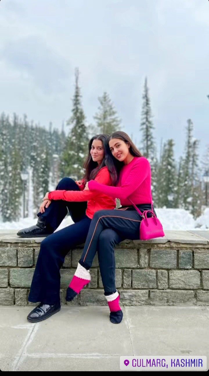 Kashmir Outfit Ideas In June, Kashmir Outfits, Kashmir Outfit Ideas, Kashmir Aesthetic, Sikkim Travel, Gulmarg Kashmir, Snow Outfits For Women, Trip Fits, Kashmir Trip