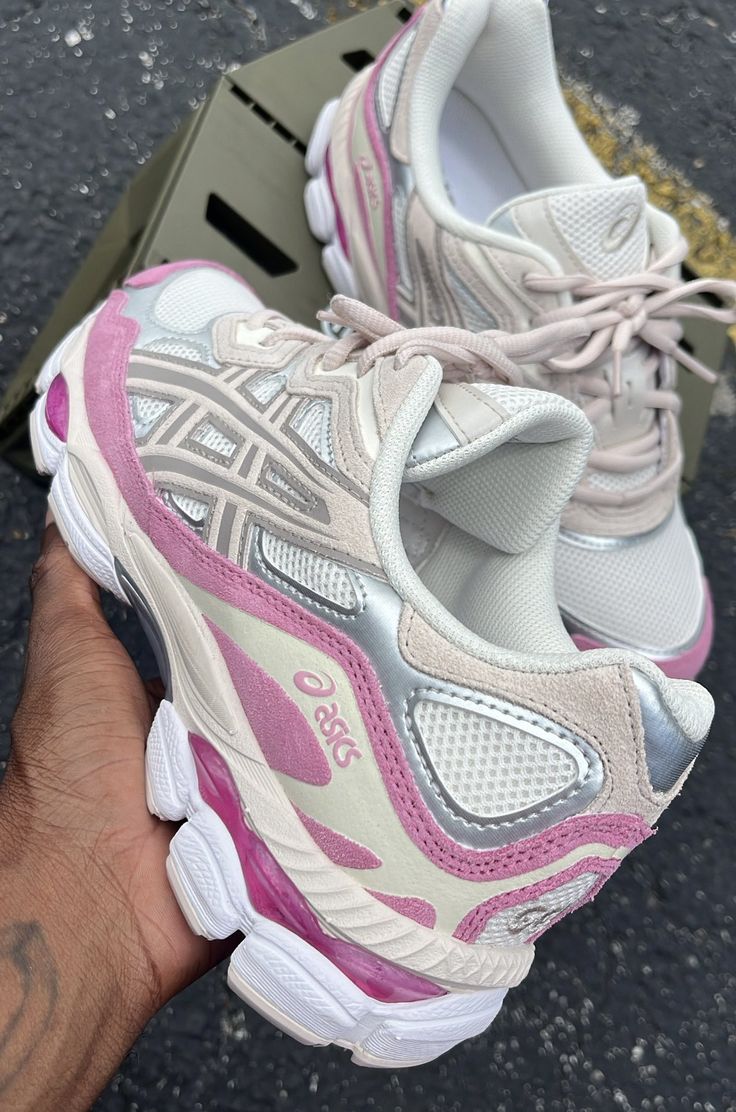 Pretty Sneakers, Asics Shoes, Trendy Shoes Sneakers, Pretty Shoes Sneakers, Cute Sneakers, Cute Nike Shoes, Fashion Sandals, Cute Nikes, Fresh Shoes