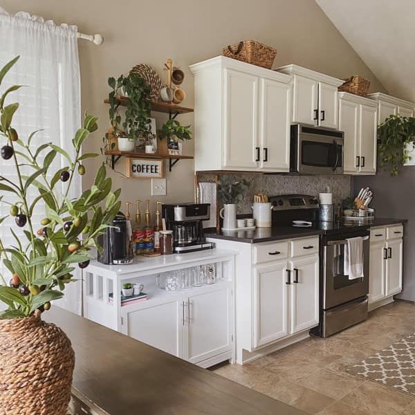 the kitchen is clean and ready for us to use it's new appliances as well