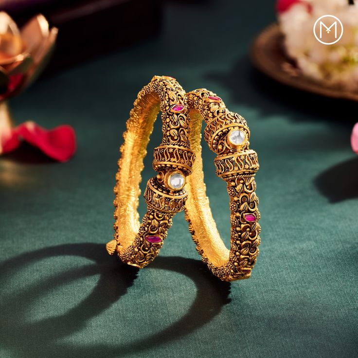 Bangles Jewelry Photography, Bangle Photography Ideas, Bangles Photography, Bangle Photography, Jewellery Shoot Ideas, Beauty Template, Indian Gold Necklace Designs, Grid Ideas, Jewellery Shoot