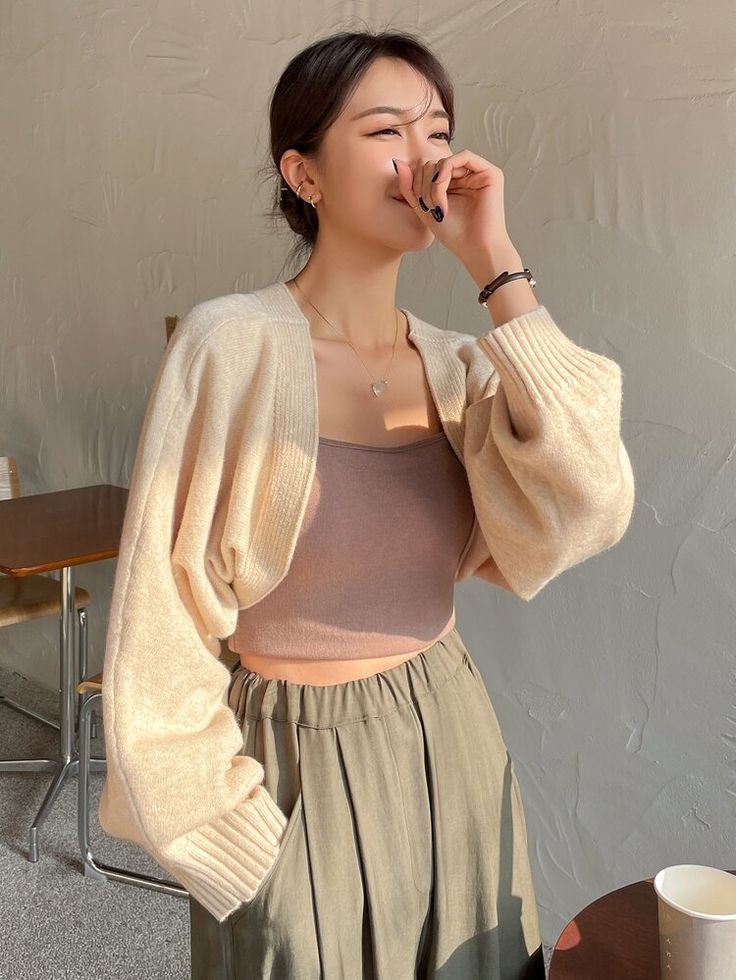 Ootd Cardigan Crop, Cropped Cardigan Outfit, Crop Cardigan Outfit, Ootd Cardigan, Cropped Outfits, White Cropped Cardigan, Plain Cardigan, Crop Cardigan, Cardigan Crop