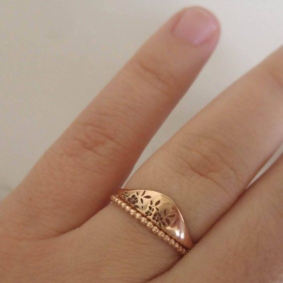 Elegant and unique 14k rose gold wedding ring set, Vintage style floral wedding band paired with a delicate gold dots wedding ring for the stylish bride to be.* Flower band width: 1.5 mm, wide part width: 5 mm* Thickness: 1.5 mm* Dot ring: 1.5 mm* Available in 14K or 18K YELLOW, WHITE and ROSE gold.   The price listed is for 14K please contact me for 18K pricing.* available with darkend flower ( please mention in note to seller) * Sizes vary from 5 US to 9 US, including half sizes.    Please cho Rose Gold Open Ring Stackable Rings For Wedding, Rose Gold Open Stackable Rings For Wedding, Rose Gold 14k Gold Stackable Toe Rings, Dainty Engraved Toe Ring For Wedding, Delicate Rose Gold Flower Ring, Delicate Engraved Rose Gold Ring For Wedding, Dainty Rose Gold Toe Ring, Delicate Rose Gold Stackable Promise Rings, Delicate 14k Rose Gold Rings