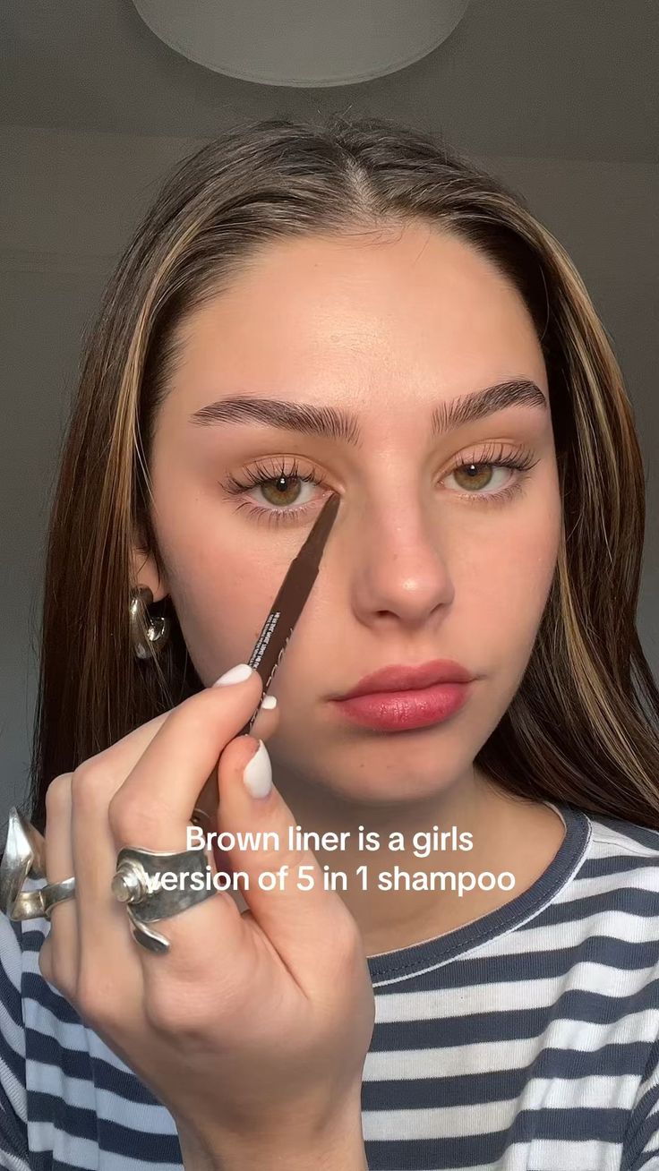 Make up inspo with brown liner 🤎 No Makeup Makeup Eyeliner, Brown Eye Makeup Without Eyeliner, Light Natural Makeup For Brown Eyes, How To Use Brown Eyeliner Pencil, Brown Eye Makeup Aesthetic, Easy Makeup For Night Out, Eye Pencil Makeup Natural, Brown Water Line Makeup, Natural Eye Makeup Looks For Brown Eyes