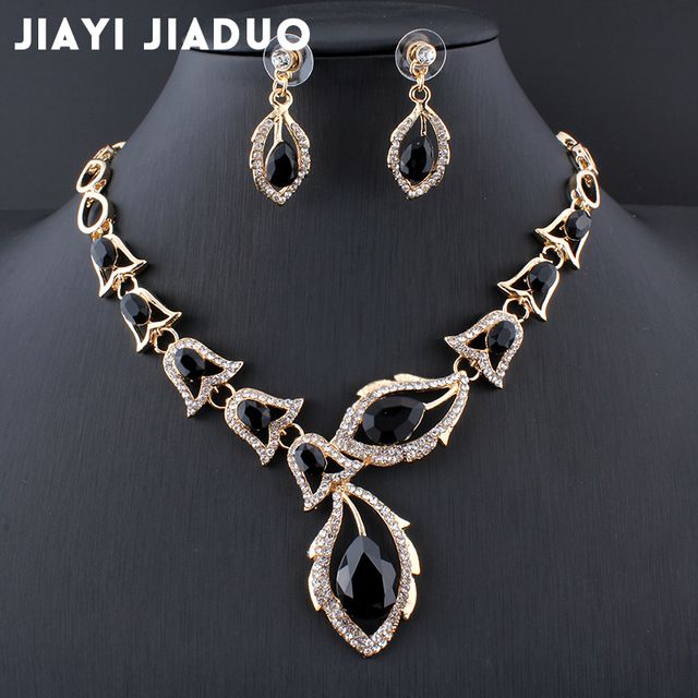 Luxury Jewelry Diamond, Rich Jewelry, African Wedding Jewelry, Crystal Wedding Necklace, Wedding Necklace Set, Beads Jewellery, Pearl Jewelry Sets, Gold Necklace Set, Fashion Jewelry Sets