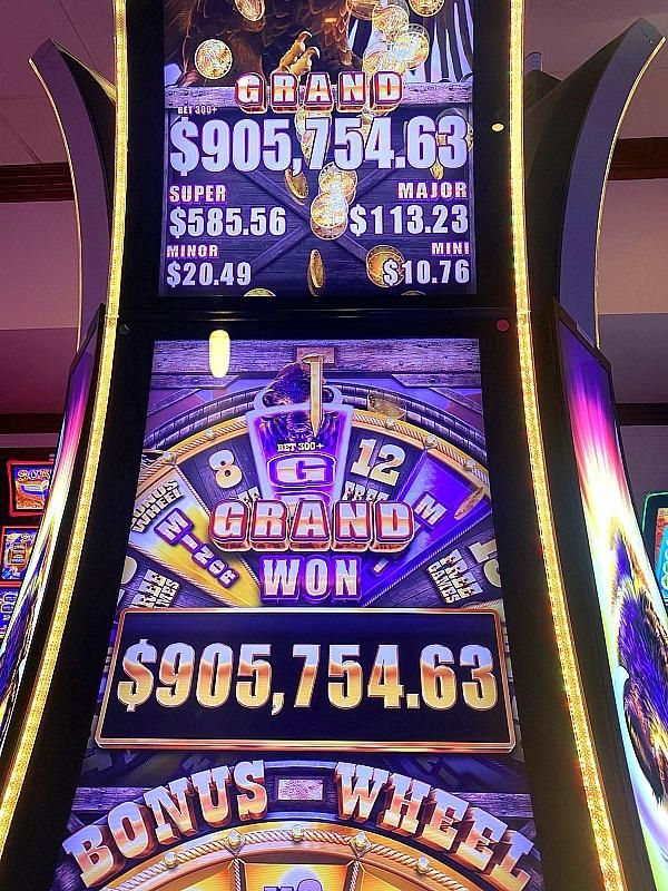 Player Wins Over $900k Jackpot at Ellis Island Casino & Brewery/Village Pubs #slots #jackpot #lasvegas Jackpot Winners Casino, Winning Slot Machines, 2025 Manifestation, Casino Machines, Casino Jackpot, Manifest Board, Fremont Street Experience, Jackpot Casino, Jackpot Winners