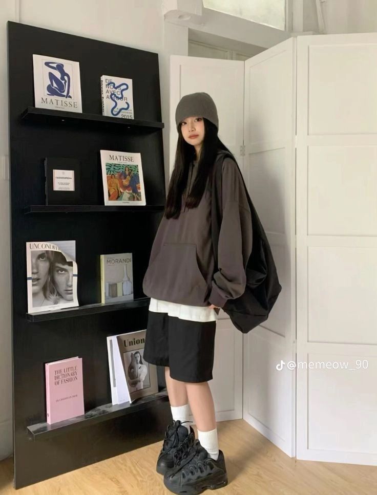 Douyin Comfy Outfit, Korean Life Style Aesthetic, Comfy Hoodie Aesthetic, Feminine Boyish Outfits, Japanese Tomboy Outfits, Douyin Tomboy Outfits, Comfy Outfits Korean, Boyish Outfits Aesthetic, Japanese Baggy Fashion