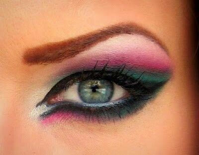 Pretts Pink And Green Eye Makeup, Eyeliner Verde, 80s Eye Makeup, 80s Hair And Makeup, 1980s Makeup, Green Eye Makeup, 80s Makeup, Eye Makeup Styles, Retro Makeup