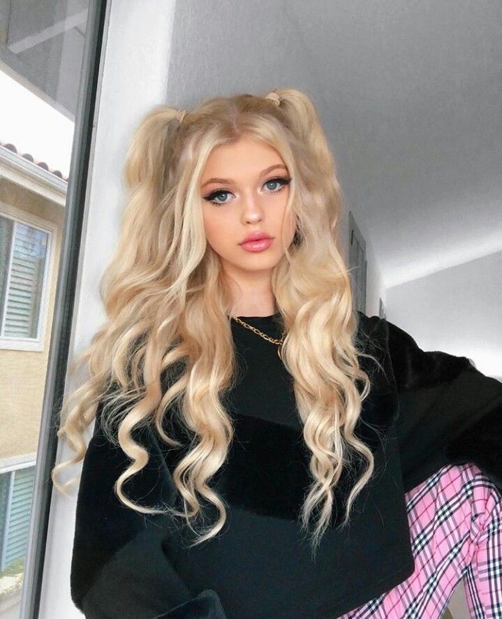 Loren Gray Hairstyles, High Ponytail Blonde, Wavy Pigtails, White Girl Hairstyles, Blonde Pigtails, Gray Hairstyles, Rambut Brunette, Two Ponytails, Side Braid Hairstyles