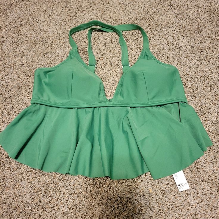 Brand New With Tags Please Refer To Cupshe Size Guide Smoke-Free Home Thanks For Shopping! Sleeveless Crop Top With Built-in Bra For Poolside, Triangle Top With Built-in Bra For Pool, Spring Poolside Tank Top With Built-in Bra, Spring Tankini With Ruffles And Stretch, Green Halter Top With Built-in Bra For Summer, Stretch Ruffled Tankini For Spring, Ruffled Stretch Tankini For Spring, Green Vacation Top With Built-in Bra, Chic Triangle Top For Poolside