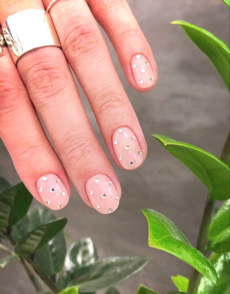 Short Nails With Jewels Rhinestones, Rhinestone Nails Simple Short, Diamonds On Short Nails, Gel Mani Short Nails Natural Design, Wedding Nails Diamonds, Short Diamond Nails Rhinestones, Diamond Nail Designs Short Nails, Mini Rhinestone Nails, Short Natural Nails With Rhinestones