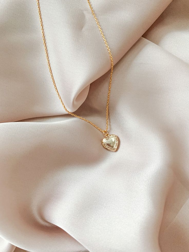 Creative Jewelry Photography, Gold Locket Necklace, Jewelry Photography Styling, Jewelry Photoshoot, Mini Gold, Heart Locket Necklace, Gold Locket, Jewelry Photography, Heart Locket