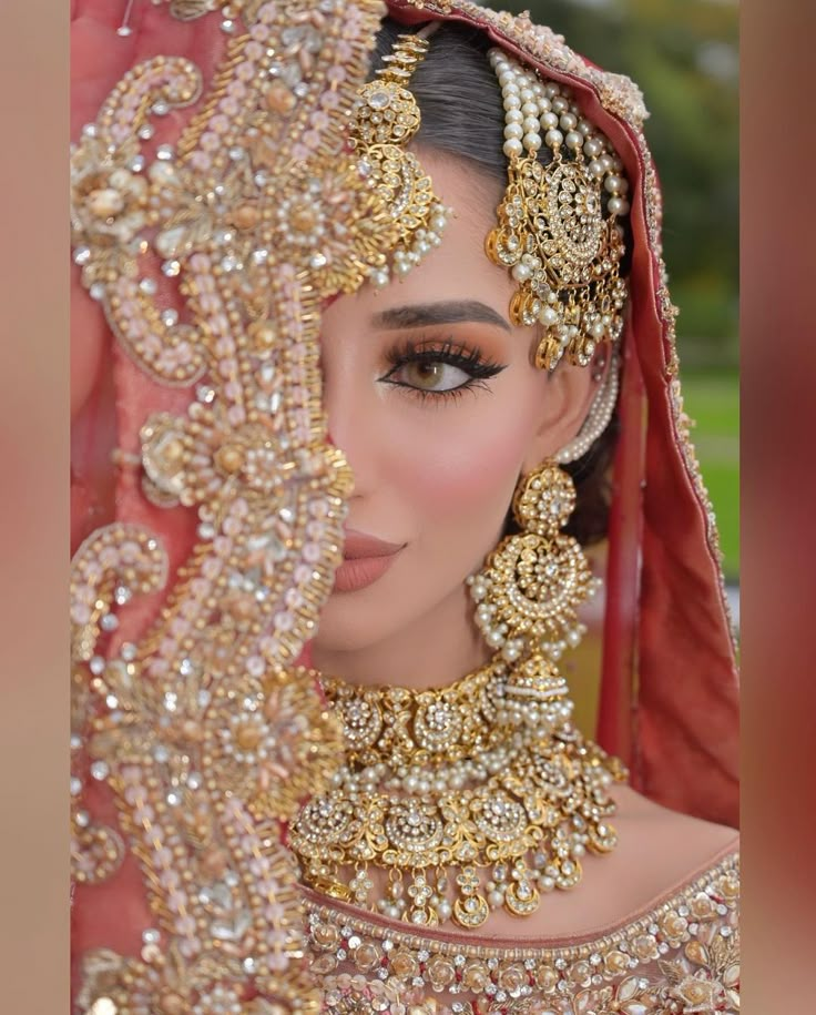 Desi Bridal Makeup, Indian Bride Makeup, Bridal Jewellery Inspiration, Pakistani Bridal Makeup, Bridal Makeup Images, Bridal Makeover, Asian Bridal Dresses, Bridal Attire, Wedding Makeup Looks