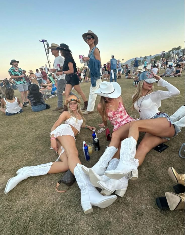 Stagecoach Photo Ideas, Cream Cowboy Boots Outfit, Stagecoach 2024, Stage Coach Outfits, Calgary Stampede Outfits, White Cowboy Boots Outfit, Stagecoach Outfits, Stagecoach Outfit, Country Concert Fits