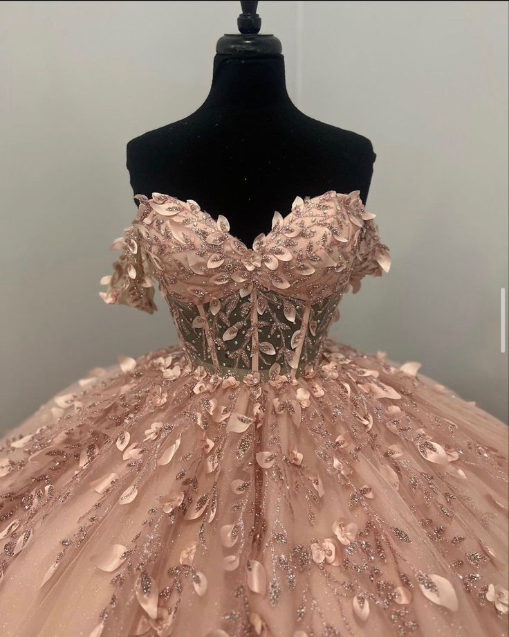 Xv Dresses Gold Rose, Pink And Gold Quinceanera Dress, Quinceanera Dresses Rose Gold, Rose Gold Quince Dress, Gold 15 Dresses Quinceanera, Butterfly Quince Dress, Coral Quinceanera Dresses, Gold Quince Dress, Rose Gold Quinceanera Dresses