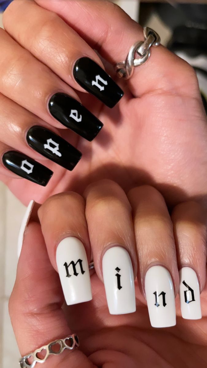 black & white acrylic nail design Letter Design On Nails, Text Nail Art, Letter Nails Designs, Nail Word Art, Lettering On Nails, Nail Designs With Letters, Nails With Letters On Them, Letters On Nails Acrylic, Nails With Words On Them