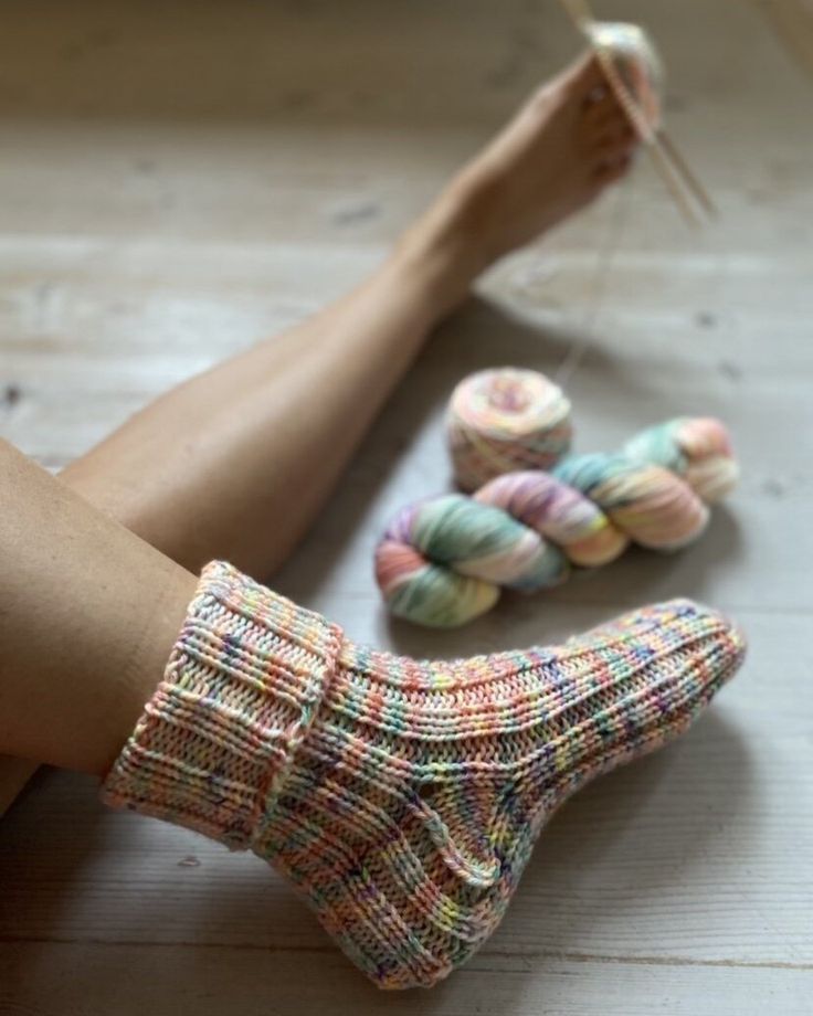 She’s A Rainbow Socks English Popknit knitting pattern Knit Sock Sneakers, Knitted Heels Socks, Nimble Needles Socks, Chunky Sock Pattern, Chunky Knit Sock Pattern, 9 Inch Circular Needles Knit Socks, Judy’s Magic Cast On For Socks, Judys Magic Cast On, Chunky Socks