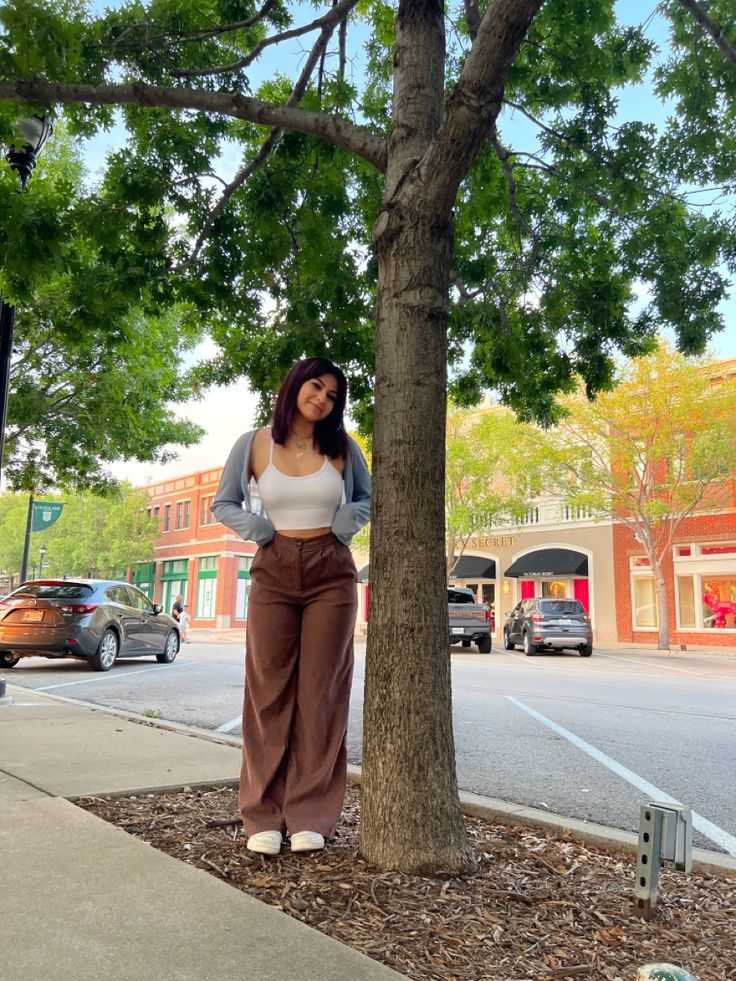 Brown Pants Blue Top, Light Blue And Brown Outfit, Brown And Blue Outfit, Blue And Brown Outfit, Corduroy Trousers Outfit, Trousers Outfit Summer, White Tank Top Outfit, Brown Pants Outfit, Dark Brown Pants