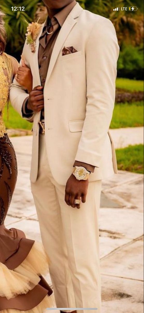 Cream Prom Suit, Prom Guy, Tan Suit Men, Best Wedding Suits For Men, Suit For Prom, Groom Suit Black, Best Wedding Suits, White Wedding Suit, Ivory Suit