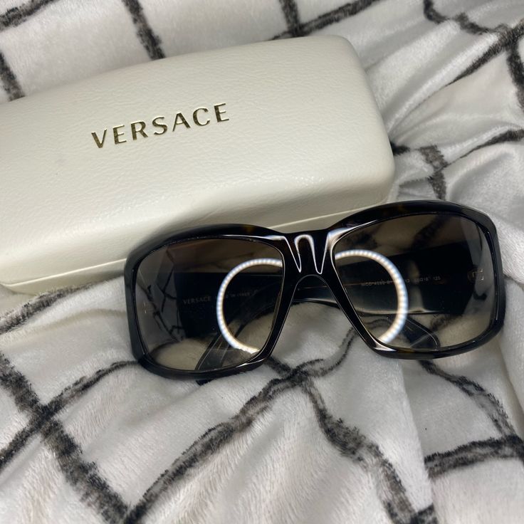 Versace Diamond Sunglasses Diamond Sunglasses, Prescription Glasses Frames, Black Confetti, Versace Eyeglasses, Pink Joggers, Versace Gold, Optical Eyewear, Sweat Joggers, Versace Accessories