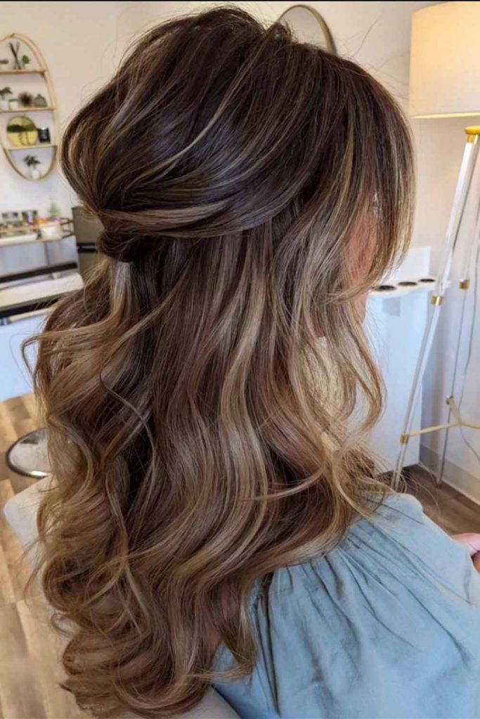 Prom Hairstyles Half Up Half Down Bun, Prom Hairstyles For Black Hair, Prom Hairstyles For Medium Hair, Hairstyles For Bridesmaids, Bride Hair Down, Half Up Wedding, Prom Hair Medium, Girl Prom, Messy Hair Updo