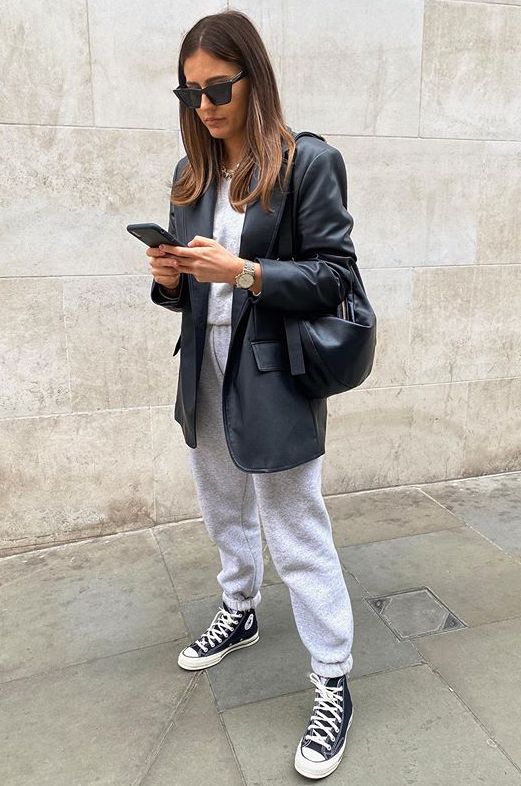 Blazer With Sweatpants, Sweatpants And Leather Jacket, Blazer And Joggers Outfit Women, Grey Joggers Outfit Women Street Styles, Jogger Blazer Outfit, Sweatpants And Blazer, Sweatsuit Blazer Outfit, Sweatsuit With Blazer, Sweatpants With Leather Jacket