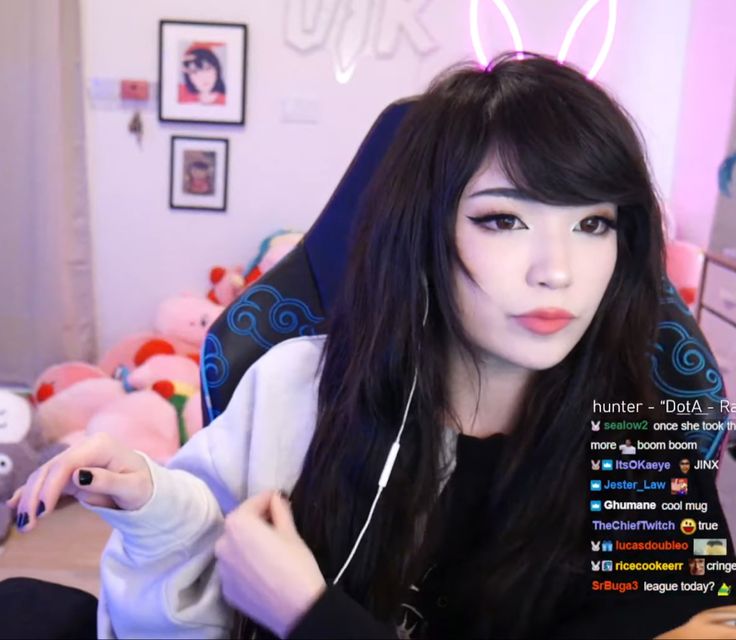 Emiru Twitch, Clown Stuff, Goth Egirl, Haircut Inspo, Cool Mugs, Year Of The Dragon, Only Girl, Dream Hair, Doja Cat