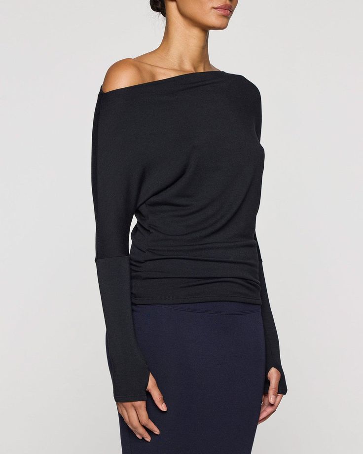 Fitted Off-shoulder Knit Top, Elegant Stretch Off-shoulder Knit Top, Elegant Off-shoulder Stretch Knit Top, Chic Stretch Long Sleeve Top For Evening, Chic Fitted Off-shoulder Long Sleeve Top, Chic Off-shoulder Knit Top, Chic Fitted Off-shoulder Top, Chic Evening Long Sleeve Top With Stretch, Chic Evening Long Sleeve Stretch Top