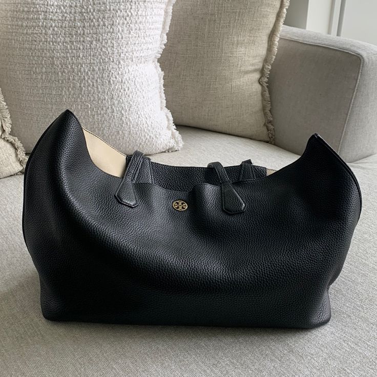 Gently Worn Black Leather Tote Bag, Bags Black, Black Leather Tote, Tory Burch Bags, Tory Burch Bag, Leather Tote Bag, Womens Tote Bags, Leather Tote, Tory Burch