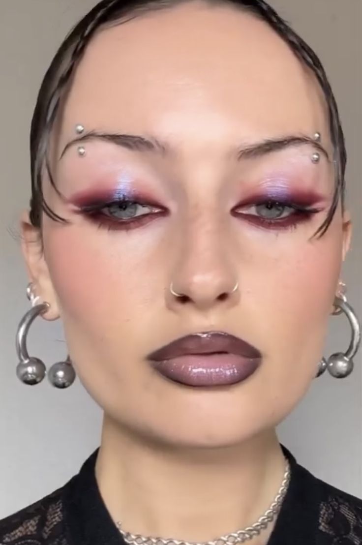 Bold Graphic Liner, Venetia Saltburn Makeup, Man Eater Make Up, Subversive Makeup, Punk Makeup Eyes, Purple And Silver Makeup, Whimsigothic Makeup, Non Binary Makeup, 90s Punk Makeup