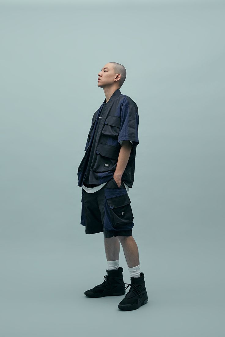 Wisdom SS20 Streetwear Poses, 남성 근육, Streetwear Photoshoot, Techwear Fashion, Men Photoshoot, Mens Outfit Inspiration, Summer Lookbook, Character Poses, Fashion Attire