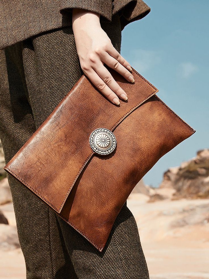 Overview：Design: Dark Brown Leather Clutch Bag Womens Leather Evening Clutch Bags Cross Body BagIn Stock: 3-5 Days To ProcessInclude: A WalletCustom: NoColor: Brown, Coffee, GrayMaterial: CowhideMeasures: 31.5cm x 25cm x 3cmWeight: 0.4 kgSlots: 1 main slot, 2 side slot, 1 outside slotStyle: womens Leather Envelope Shoulder Bag Large Envelope Clutch Purse for LadiesEach item will have very slight variances to the pictured wallet, and the consequence is that you can assure that each one is unique. Envelope Clutch Purse, Leather Bag Design, Brown Leather Clutch, Large Envelope, Felt Necklace, Bags Cross, Leather Envelope, Leather Clutch Bag, Brown Coffee