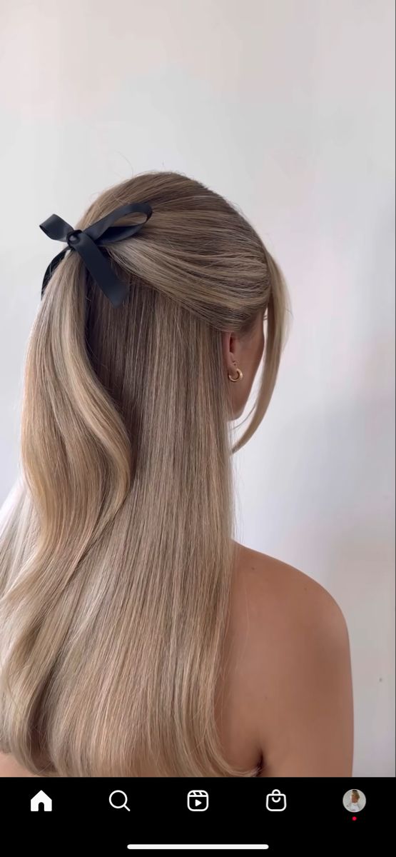 Irish Cream Blonde Hair, Rich Girl Blonde Hair, Overall Blonde Hair Color, Creamy Balayage Blonde, Old Money Blonde Hair Balayage, Cool Old Money Blonde, Long Ashy Blonde Hair, Aspyn Ovard Hair 2024, Lived In Old Money Blonde