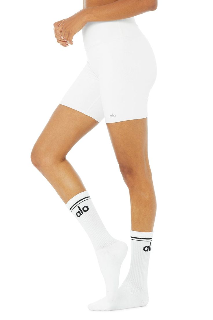 Instant classic. The Unisex Throwback Sock has all the features of a fave: a super-soft feel, comfy cushioning and classic stripe detail. Wear it tall or scrunched with leggings or shorts and your go-to sneakers. Comfy cushioning Wear it tall or scrunched Throwback Socks in White/Black, Size: Medium | Alo Yoga® Athleisure Go-dry Socks For Workout, Casual Moisture-wicking Socks For Workout, Casual Moisture-wicking Workout Socks, Sporty Breathable Bottoms By Alo Yoga, Breathable Sporty Bottoms From Alo Yoga, Moisture-wicking Stretch Socks In Athleisure Style, Go-dry Stretch Athleisure Socks, Sporty Thigh High Socks, Comfortable Athleisure Socks For Workout